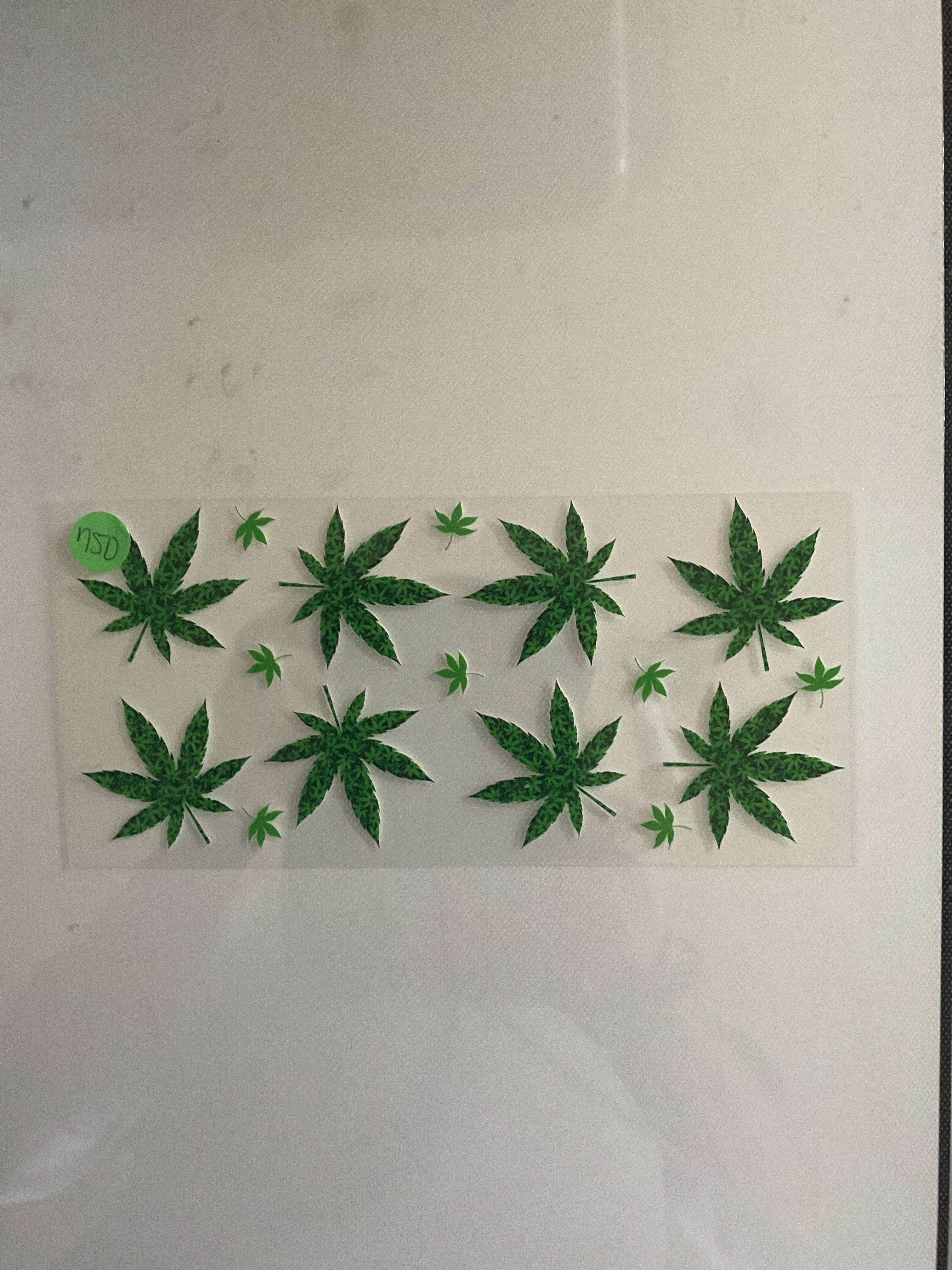Cannabis leaves 750